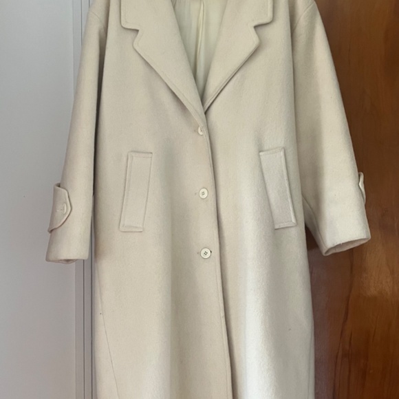 100% wool cream coat made in Canada - Picture 10 of 11